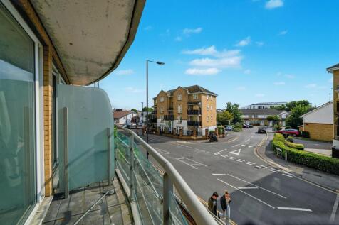 136 Berberis House, High Street, Feltham TW13 4GR