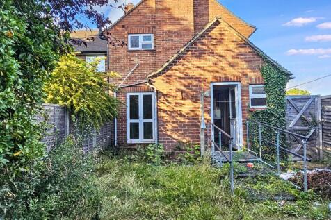 2 Montrose Way, Datchet, Slough SL3 9ND