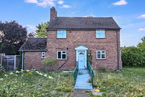 2 Montrose Way, Datchet, Slough SL3 9ND