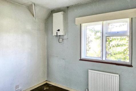 2 Montrose Way, Datchet, Slough SL3 9ND