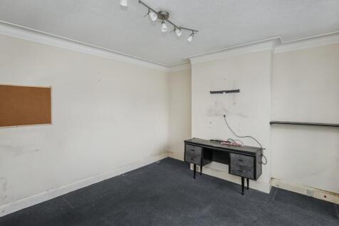 330 Watford Way, Hendon, London NW4 4UY