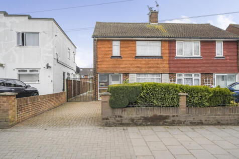 40 Bear Road, Hanworth Village, Feltham, TW13 6RA