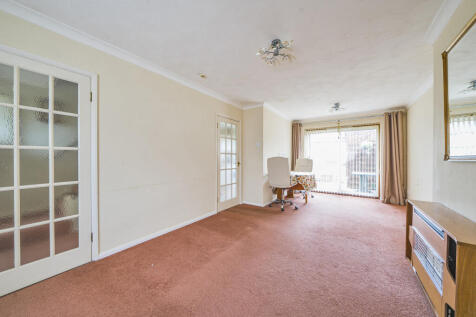 40 Bear Road, Hanworth Village, Feltham, TW13 6RA