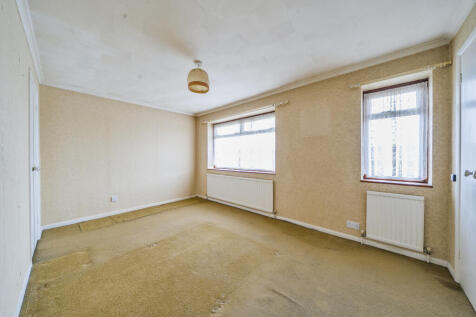 40 Bear Road, Hanworth Village, Feltham, TW13 6RA