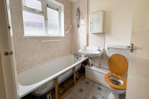 35 Oaklands, Chippenham, Wiltshire, SN15 1RD