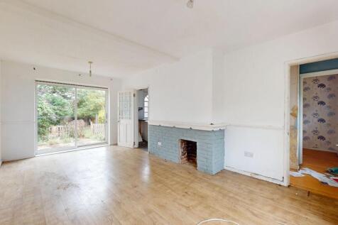 25 Pirbright Crescent, New Addington, Croydon, CR0 0RT