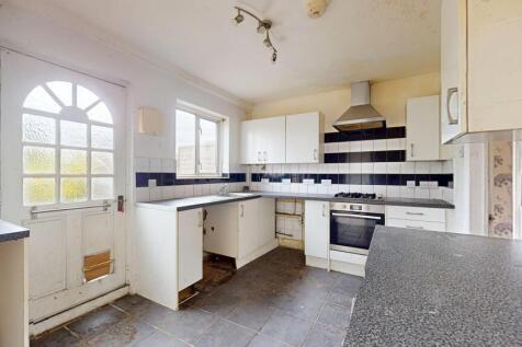 25 Pirbright Crescent, New Addington, Croydon, CR0 0RT