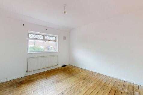 25 Pirbright Crescent, New Addington, Croydon, CR0 0RT