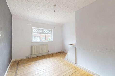 25 Pirbright Crescent, New Addington, Croydon, CR0 0RT