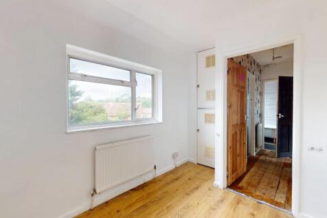 25 Pirbright Crescent, New Addington, Croydon, CR0 0RT