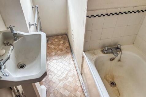 Flat E53, Du Cane Court, Balham High Road, Balham, London, SW17 7JL