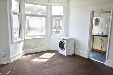 Flat 3, 1 Burgoyne Road, London SE25 6JT