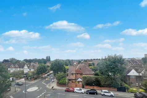 Flat 30 Clifford Court, 2 Heathfield Road, Wandsworth Common, London, SW18 3JE