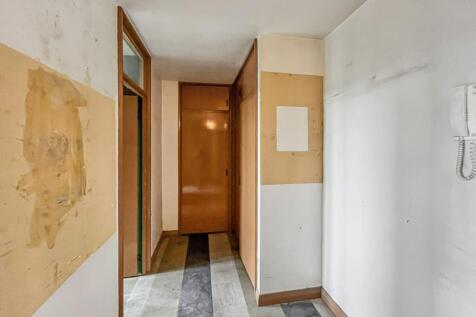 Flat 30 Clifford Court, 2 Heathfield Road, Wandsworth Common, London, SW18 3JE