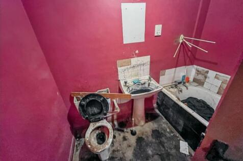 Flat 30 Clifford Court, 2 Heathfield Road, Wandsworth Common, London, SW18 3JE