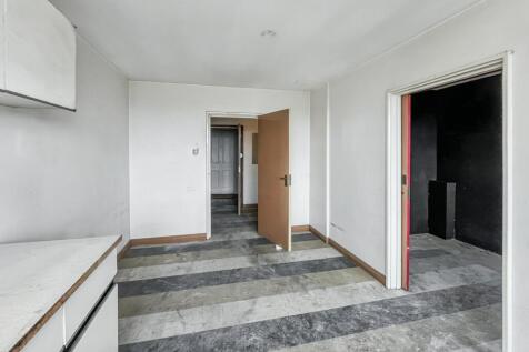 Flat 30 Clifford Court, 2 Heathfield Road, Wandsworth Common, London, SW18 3JE
