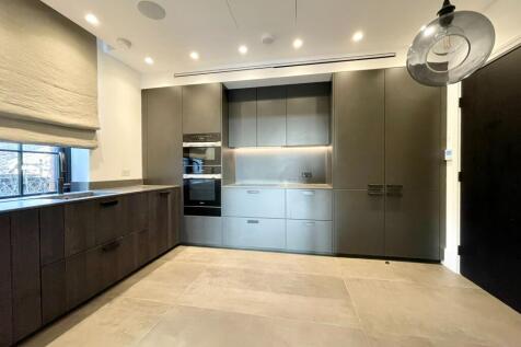 Apartment 3 Sereno House, 22 Beech Hill, Barnet, Hertfordshire, EN4 0JP