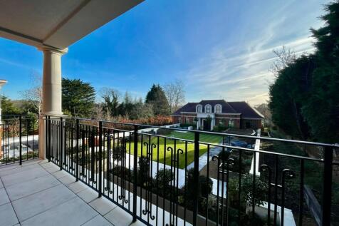 Apartment 3 Sereno House, 22 Beech Hill, Barnet, Hertfordshire, EN4 0JP