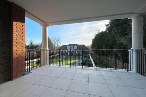 Apartment 3 Sereno House, 22 Beech Hill, Barnet, Hertfordshire, EN4 0JP