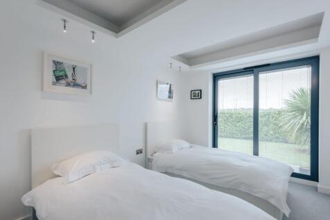 27 Crowsport, Hamble, Hampshire, SO31 4HG