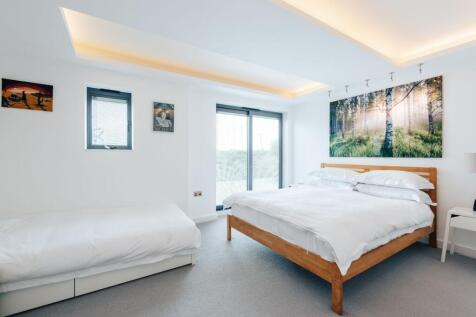 27 Crowsport, Hamble, Hampshire, SO31 4HG