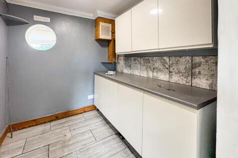 12 Oliver Avenue, Corsham, Wiltshire, SN13 0AJ