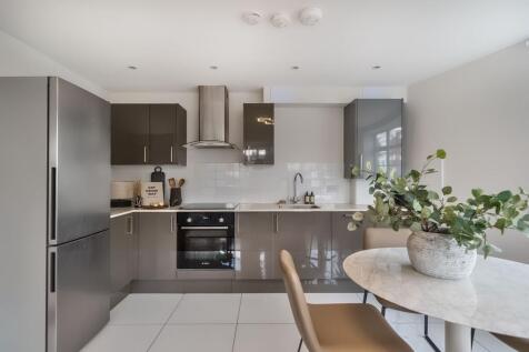 Flat 133 Coles House, 107 -143 Muswell Hill, London, N10 3HS