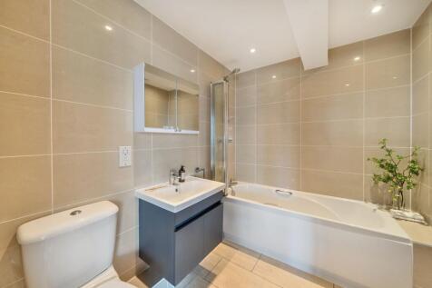 Flat 133 Coles House, 107 -143 Muswell Hill, London, N10 3HS