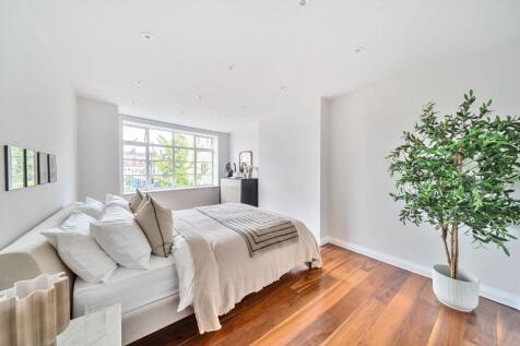 Flat 133 Coles House, 107 -143 Muswell Hill, London, N10 3HS