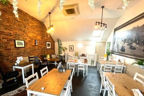 19 Market Place, Kirkbymoorside, North Yorkshire YO62 6AA