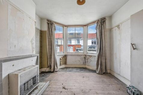 5 Maple Avenue, Gillingham, Kent, ME7 2NT