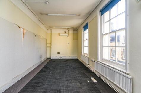 2 Market Place, Cirencester, GL7 2NS