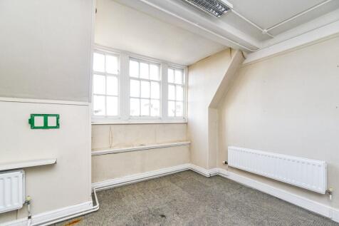 2 Market Place, Cirencester, GL7 2NS