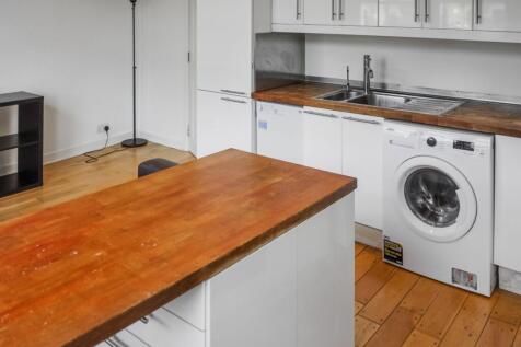 Flat B, 2E Blandfield Road, London, SW12 8BG