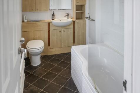 Flat B, 2E Blandfield Road, London, SW12 8BG