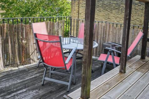 Flat B, 2E Blandfield Road, London, SW12 8BG