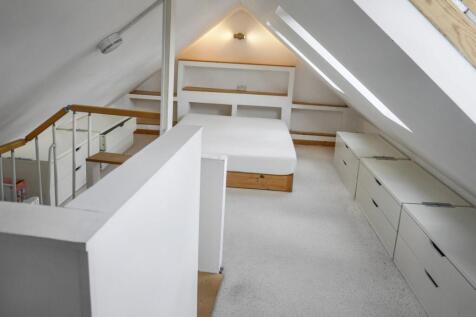 Flat B, 2E Blandfield Road, London, SW12 8BG