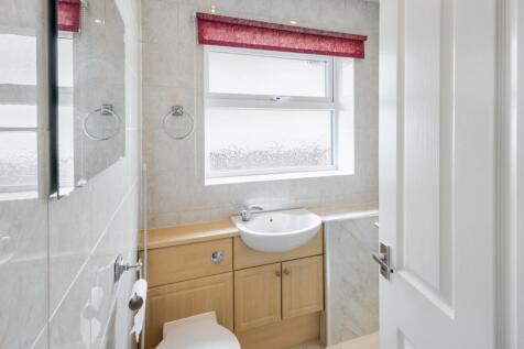 9 Grove Farm Croft, Leeds, West Yorkshire, LS16 6DE