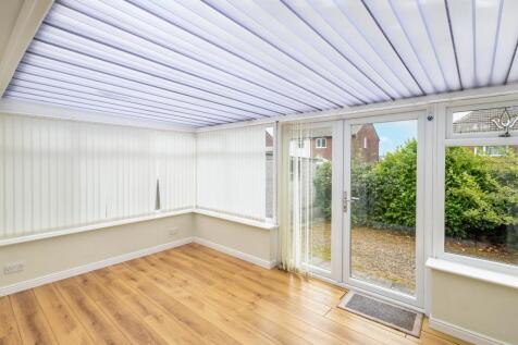 9 Grove Farm Croft, Leeds, West Yorkshire, LS16 6DE