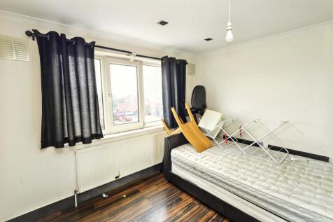 712D Kenton Road, Kenton, Harrow, HA3 9QX