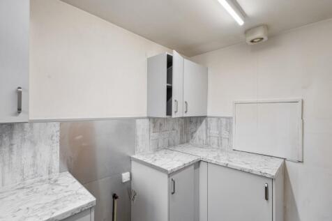 6 Blackbird Gardens, Bradford, West Yorkshire, BD8 0NH
