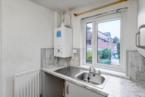 6 Blackbird Gardens, Bradford, West Yorkshire, BD8 0NH