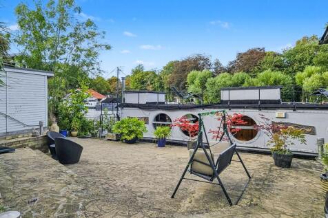 108 Taggs Island, Hampton Court, TW12 2HA