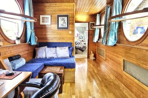 108 Taggs Island, Hampton Court, TW12 2HA