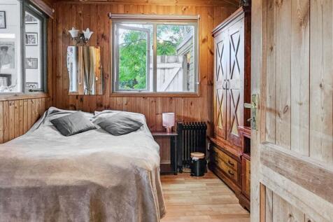 108 Taggs Island, Hampton Court, TW12 2HA