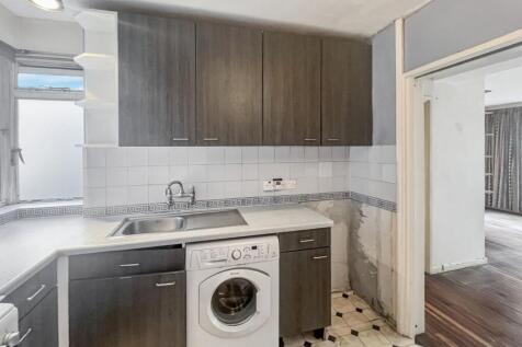 7 Marlowe Court, Lymer Avenue, Dulwich, London SE19 1LP