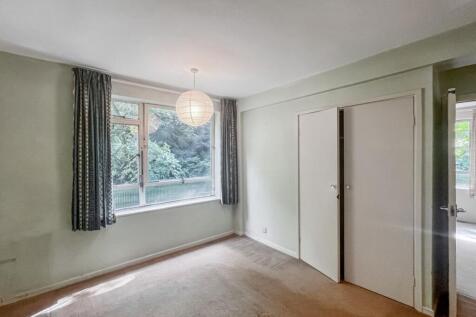 7 Marlowe Court, Lymer Avenue, Dulwich, London SE19 1LP