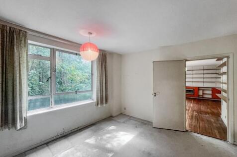 7 Marlowe Court, Lymer Avenue, Dulwich, London SE19 1LP