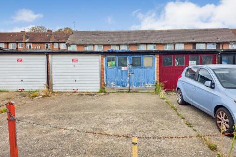 Garage 4, Essoldo Way, Beverely Drive, London HA8 5NL