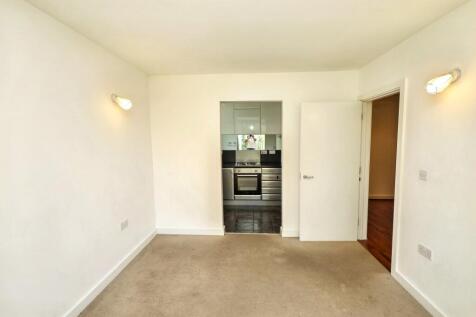 11 Celandine Grove, Southgate, London, N14 4BP
